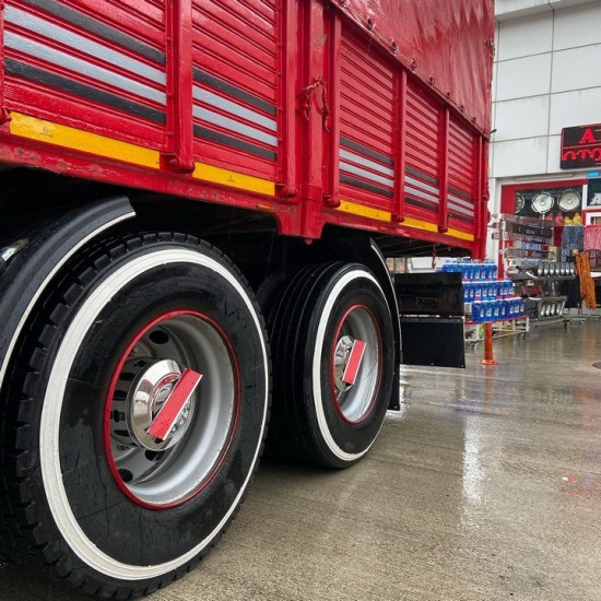 Chrome Pyramid Furbelow Small - 20cm Chrome Pyramid Furbelow Small - 20cm