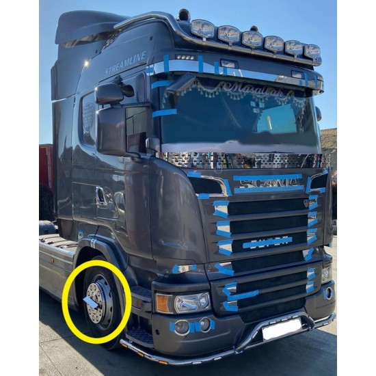 Chrome Pyramid Furbelow Small - 20cm Chrome Pyramid Furbelow Small - 20cm